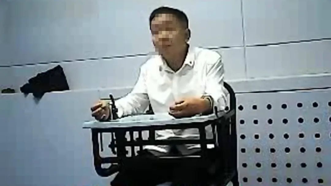 DƬ